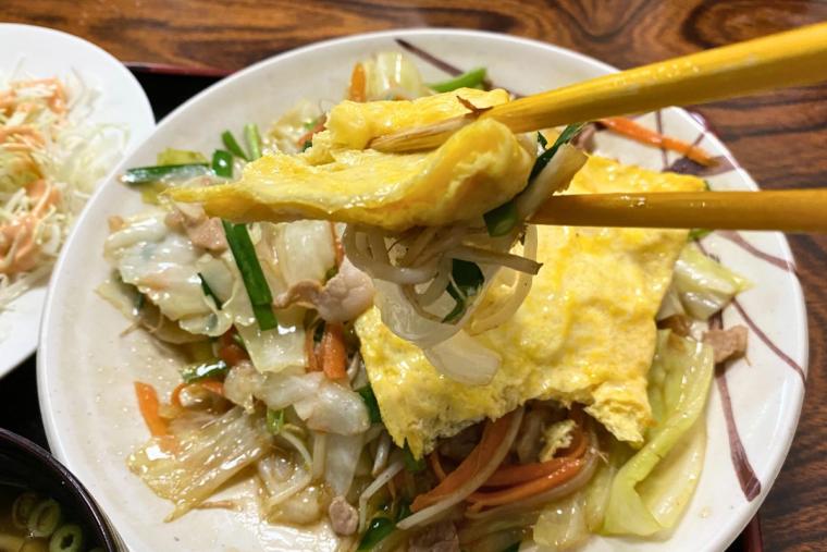 満腹！満足！満員御礼！沖縄そばと定食の「だるまそば」（沖縄市）