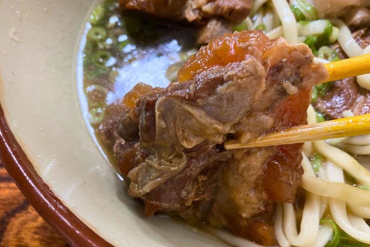 満腹！満足！満員御礼！沖縄そばと定食の「だるまそば」（沖縄市）