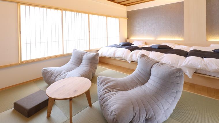 本館の和洋室（和室6畳＋ベッド）