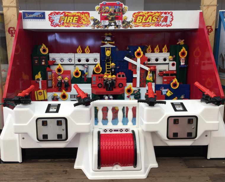 2人で並んでプレイできる「アクアブラスタ」