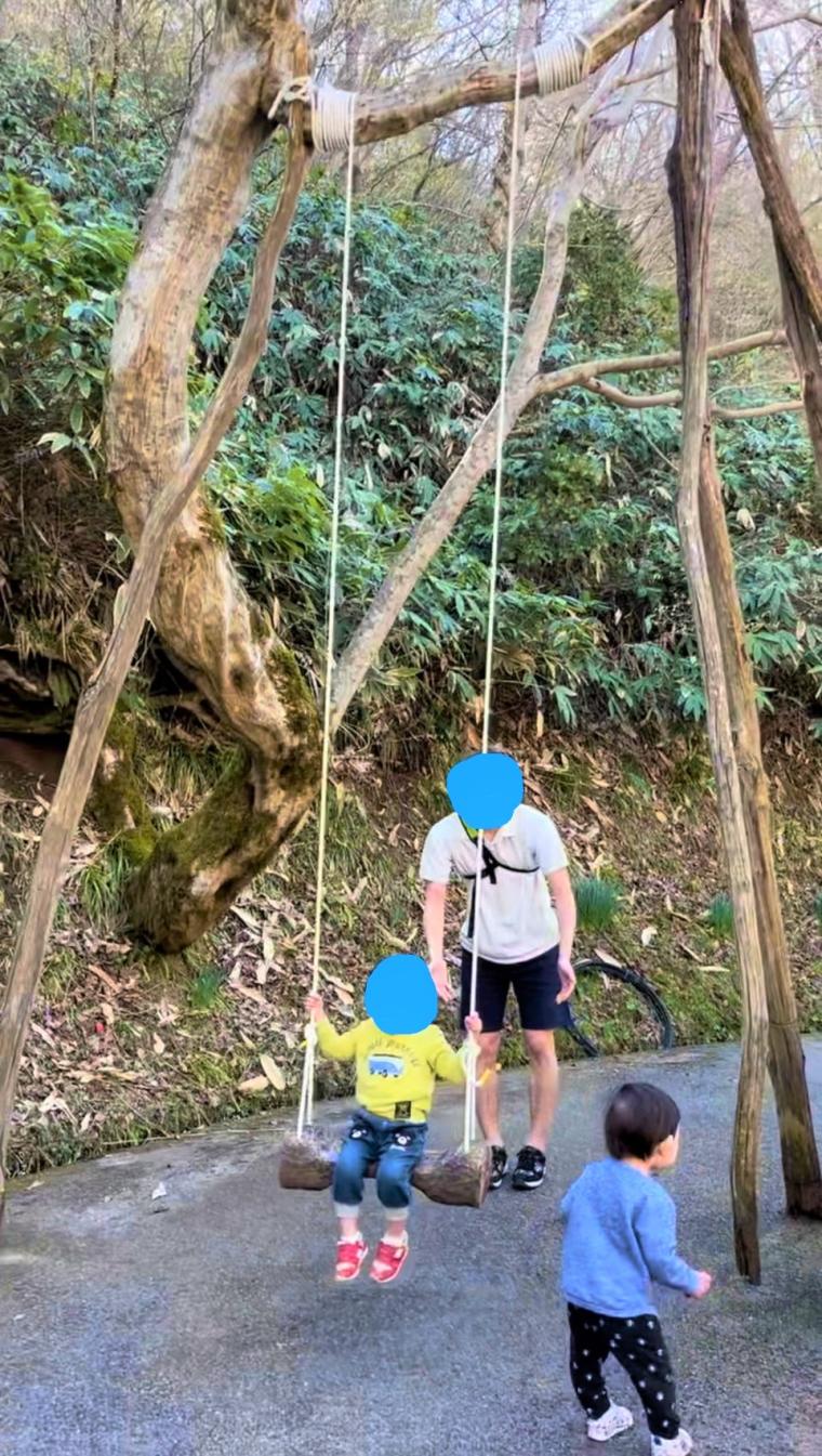 巨石を眺める遊歩道や高さ45メートルのつり橋も！ベビーカーで子供も一緒に楽しめる景勝地「鬼の舌震」   