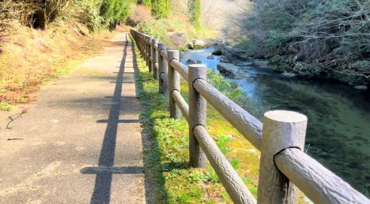 巨石を眺める遊歩道や高さ45メートルのつり橋も！ベビーカーで子供も一緒に楽しめる景勝地「鬼の舌震」   