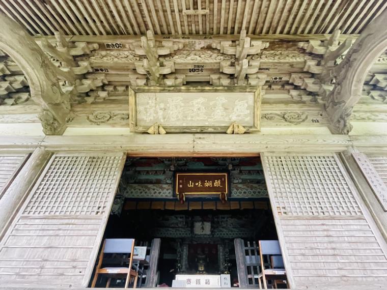 西の高野山ともいわれる島根県の「高野寺」。200 年前の色鮮やかな天井絵が圧巻！