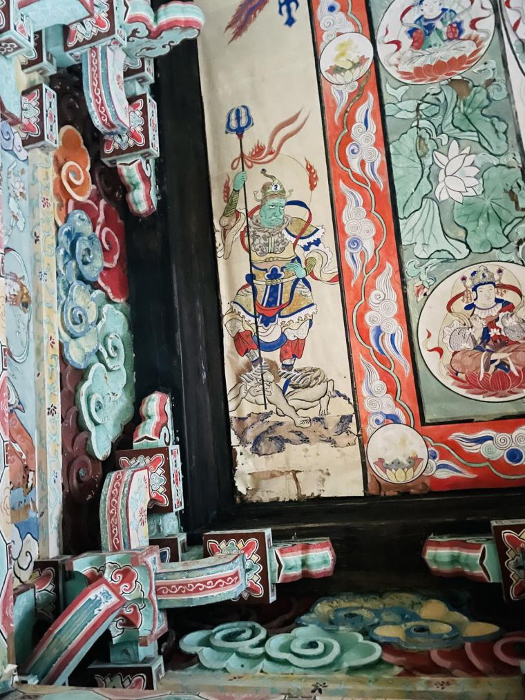 西の高野山ともいわれる島根県の「高野寺」。200 年前の色鮮やかな天井絵が圧巻！