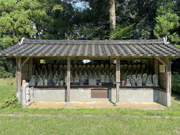 西の高野山ともいわれる島根県の「高野寺」。200 年前の色鮮やかな天井絵が圧巻！