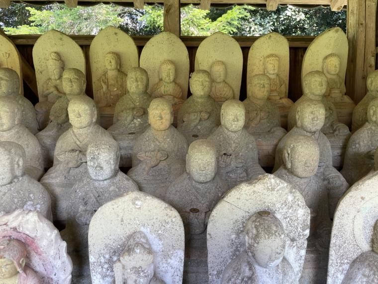 西の高野山ともいわれる島根県の「高野寺」。200 年前の色鮮やかな天井絵が圧巻！