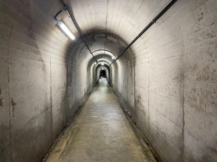 島根で見つけたウユニ塩湖のような写真が撮れるスポット！薄暗いトンネルの先にある絶景！