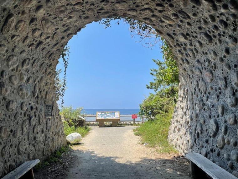 島根で見つけたウユニ塩湖のような写真が撮れるスポット！薄暗いトンネルの先にある絶景！
