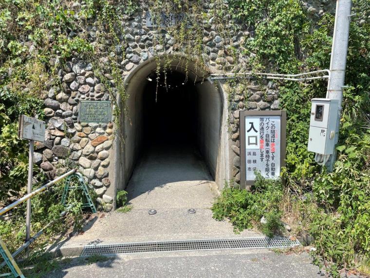 島根で見つけたウユニ塩湖のような写真が撮れるスポット！薄暗いトンネルの先にある絶景！