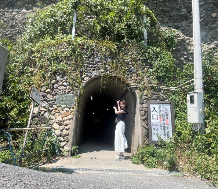 島根で見つけたウユニ塩湖のような写真が撮れるスポット！薄暗いトンネルの先にある絶景！