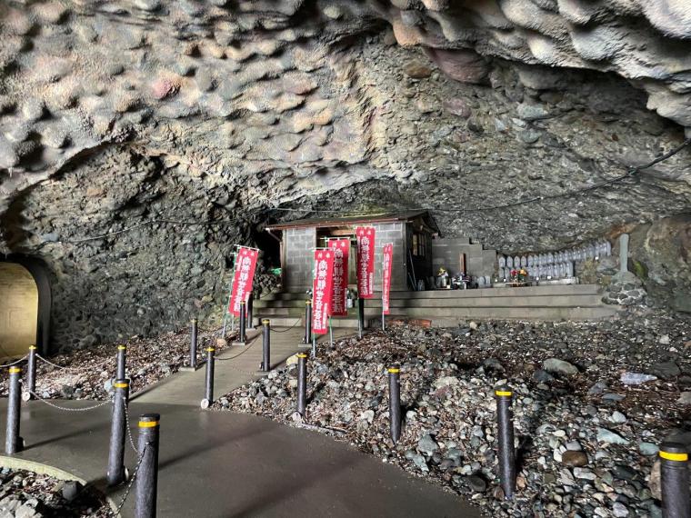 島根で見つけたウユニ塩湖のような写真が撮れるスポット！薄暗いトンネルの先にある絶景！