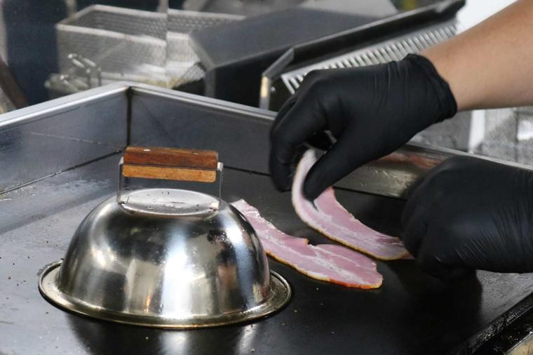 Burger Revolution Naha（バーガーレボリューション那覇）