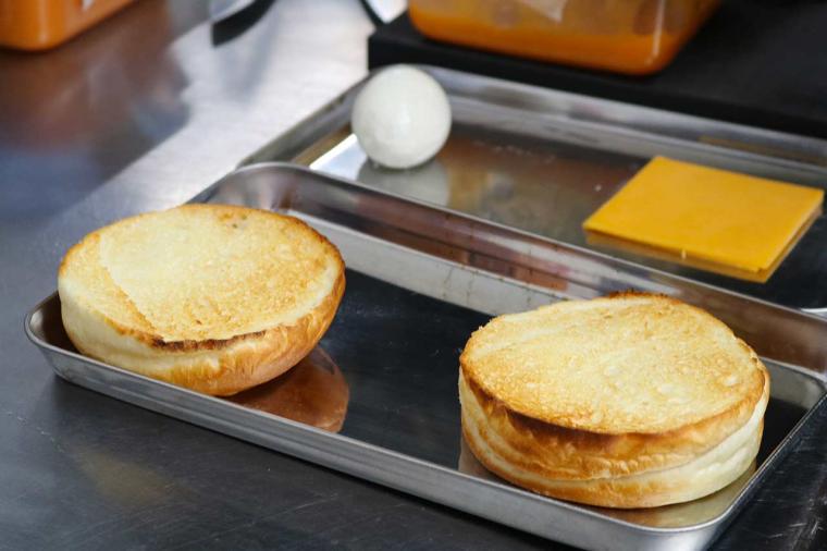 Burger Revolution Naha（バーガーレボリューション那覇）