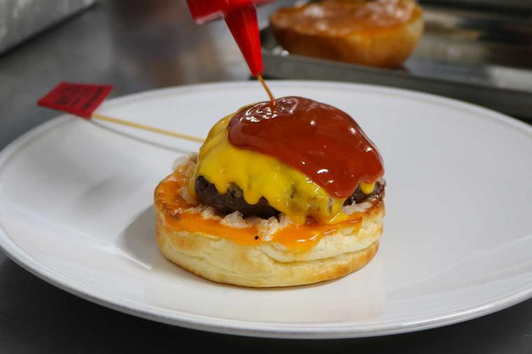 Burger Revolution Naha（バーガーレボリューション那覇）