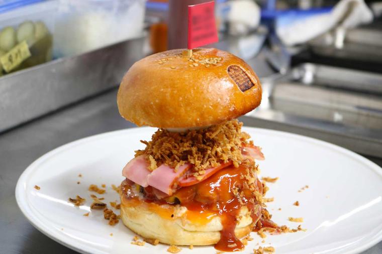 Burger Revolution Naha（バーガーレボリューション那覇）