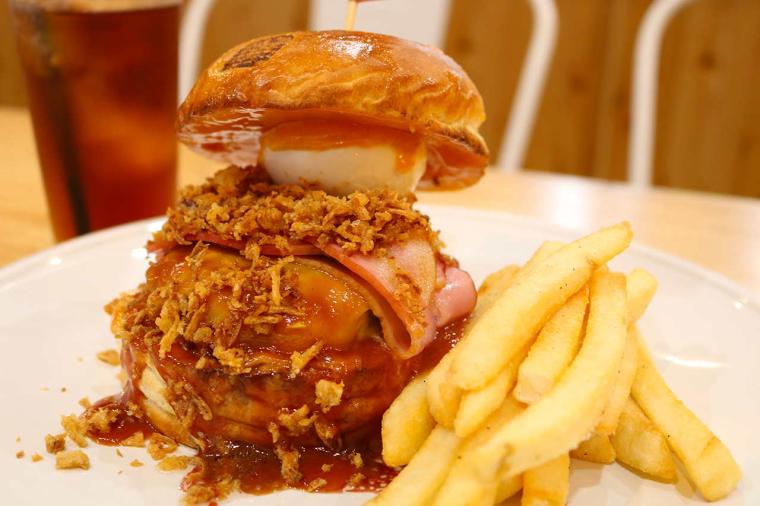 Burger Revolution Naha（バーガーレボリューション那覇）