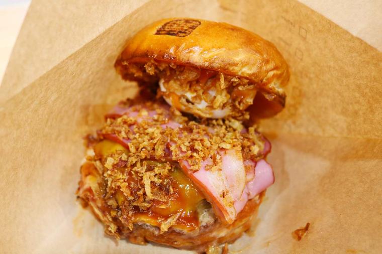 Burger Revolution Naha（バーガーレボリューション那覇）