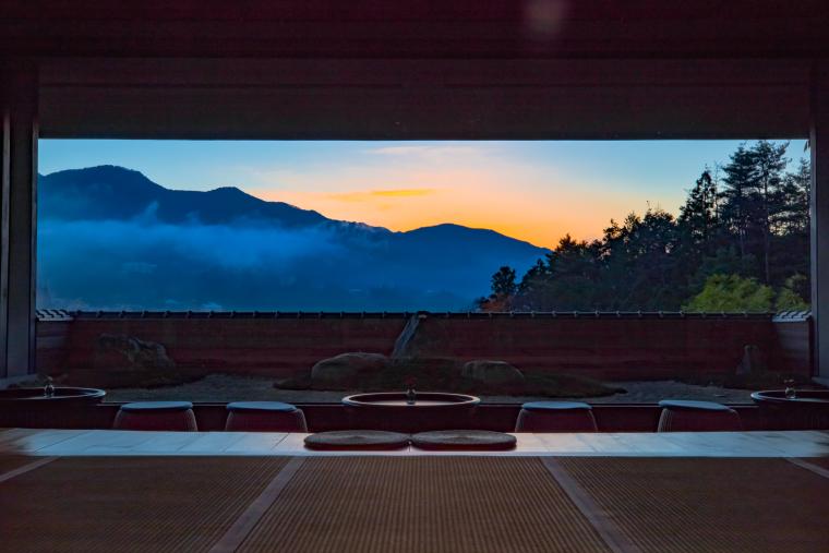 今宵天空に遊ぶ　しょうげつ