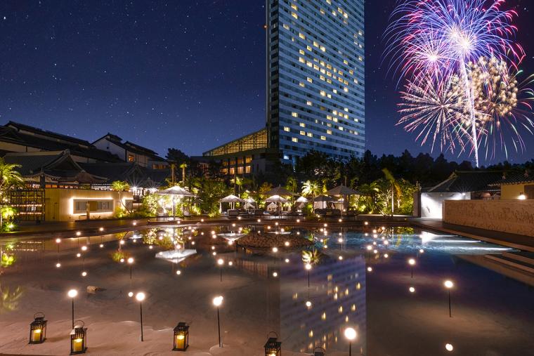 年末年始には花火が打ち上げられる