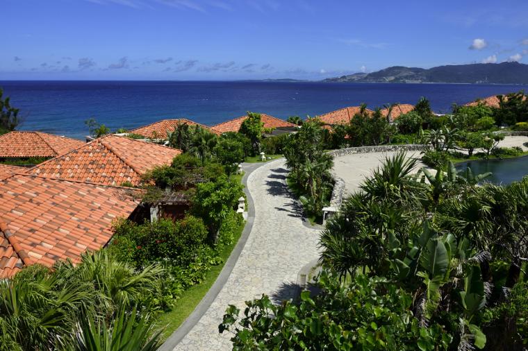 海独占！沖縄「ザ・ブセナテラス」の新生クラブヴィラで潮騒に抱かれる特別な休日を