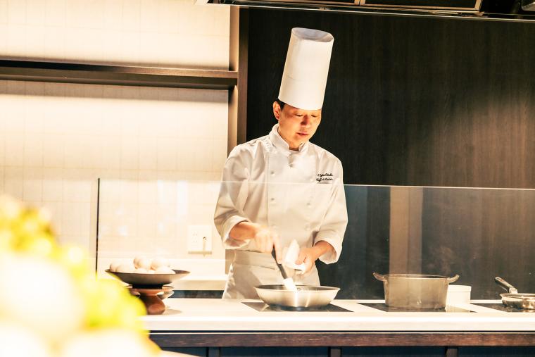 朝食からカクテルアワーまでシェフが腕を振るうライブキッチン