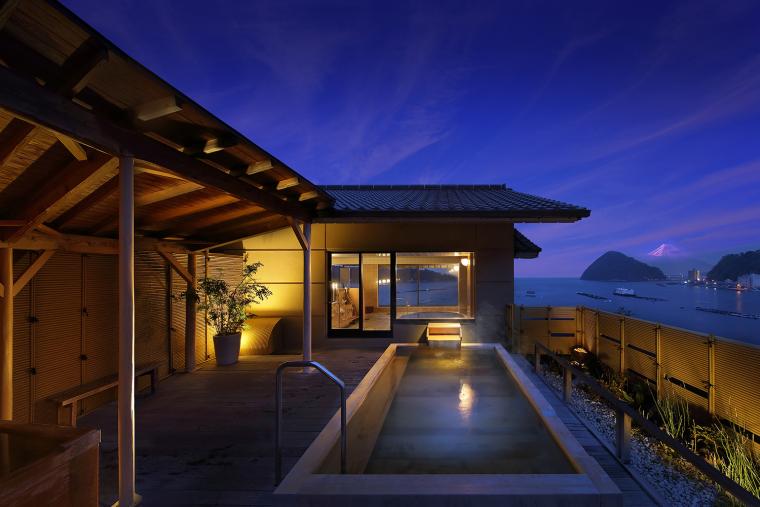 駿河湾に面した展望大浴場・檜露天風呂「富士の湯」