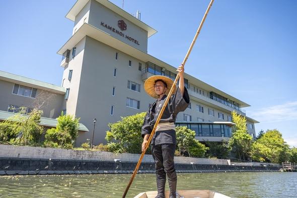 北原白秋の童謡を歌いながら運航するオペラ歌手の船頭