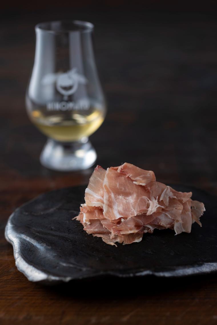 「日の丸ウイスキー」と「常陸野ハム BARREL SMOKE」