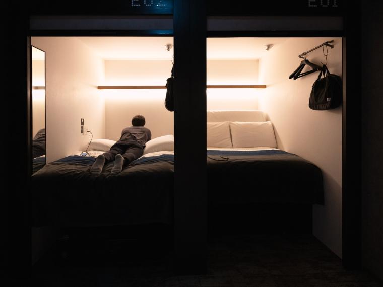 世界初！テクノロジーを活用した近未来な宿泊施設「ザ・ミレニアルズ渋谷」で一人旅