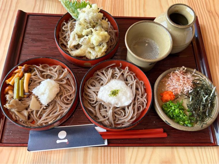島根県出雲地方の名物「出雲そば」出雲空港でも老舗の味が楽しめます！