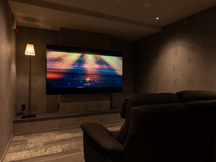 「茶寮 露天風呂付和洋室プレミアムスイート」シアタールーム