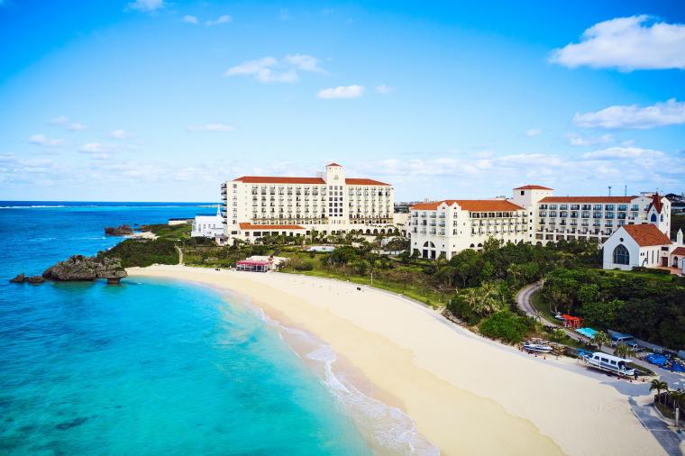 読谷村に立地する「ホテル日航アリビラ」