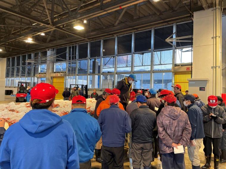 鳥取県境港市に日本唯一のベニズワイガニ専用市場が誕生！競り見学もできる超巨大施設に潜入