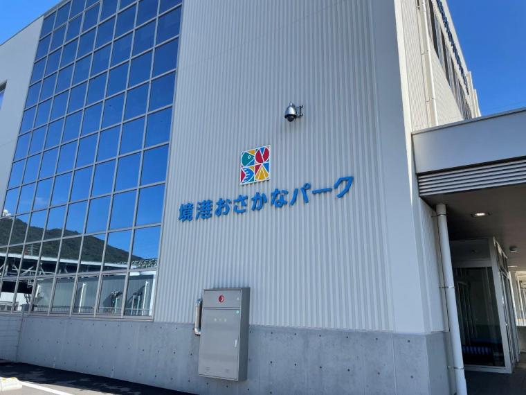 【写真38枚大公開】日本唯一のベニズワイガニ専用市場！競り見学もできる超巨大施設に潜入