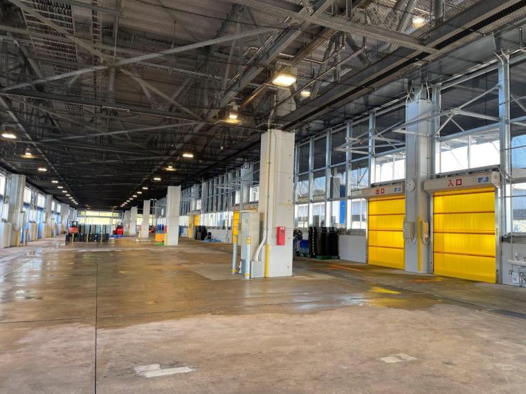 鳥取県境港市に日本唯一のベニズワイガニ専用市場が誕生！競り見学もできる超巨大施設に潜入