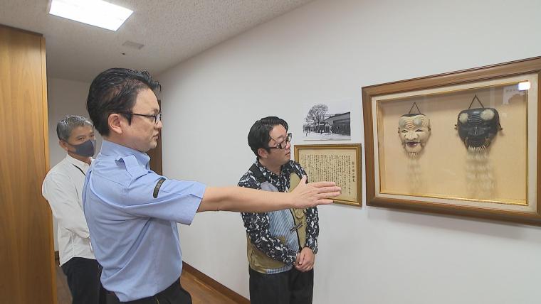 駅長室の不思議な能面