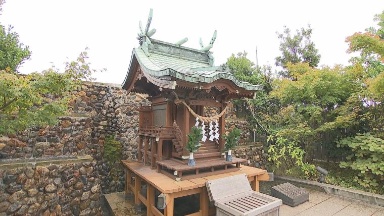 屋上には鉄道神社