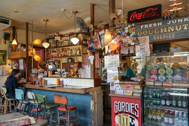 「GORDIES（ゴーディーズ）」（北谷町）