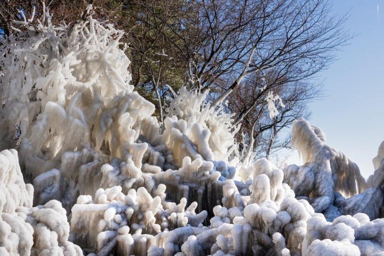 猪苗代湖しぶき氷