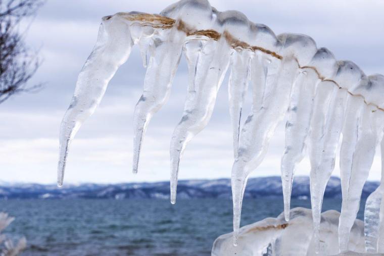 猪苗代湖しぶき氷