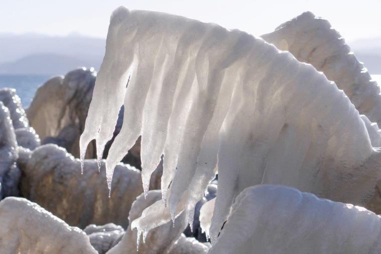 猪苗代湖しぶき氷