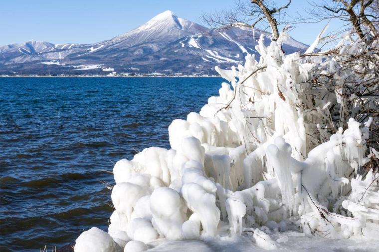 猪苗代湖しぶき氷