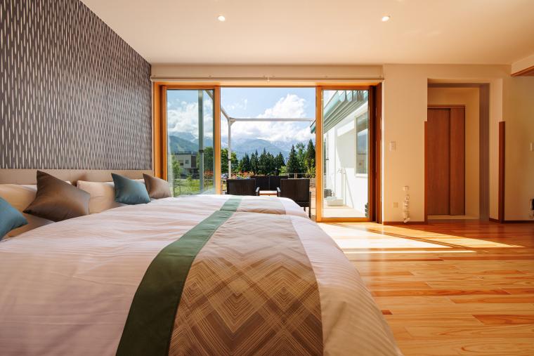 北アルプスの絶景一望！限定3棟の温泉付コテージ「グランコテージ白馬」オープン