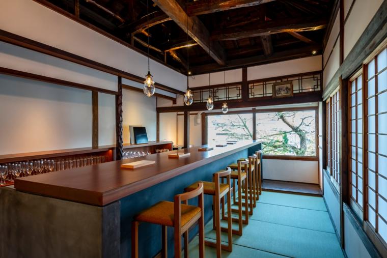 2階の「茶房バー」