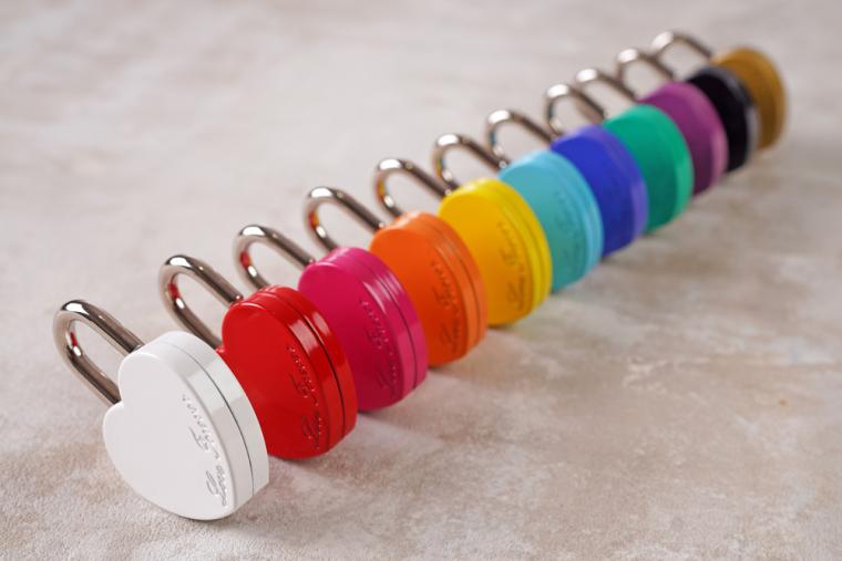 大阪・梅田スカイビル「空中庭園バレンタイン」ハートロック