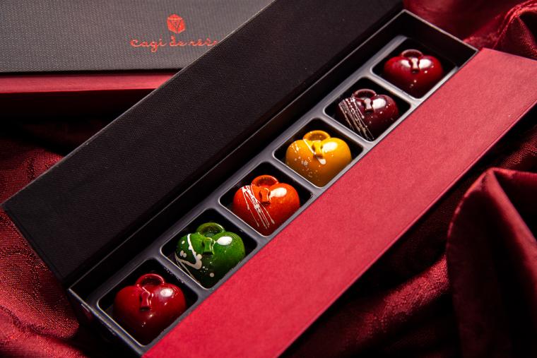 大阪・梅田スカイビル「空中庭園バレンタイン」ハートロック型ショコラ