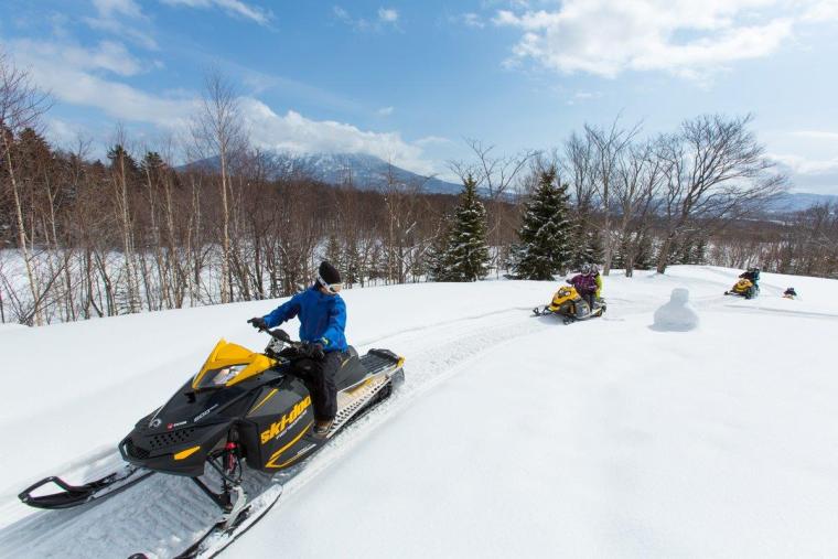 スノーモービル アドベンチャー