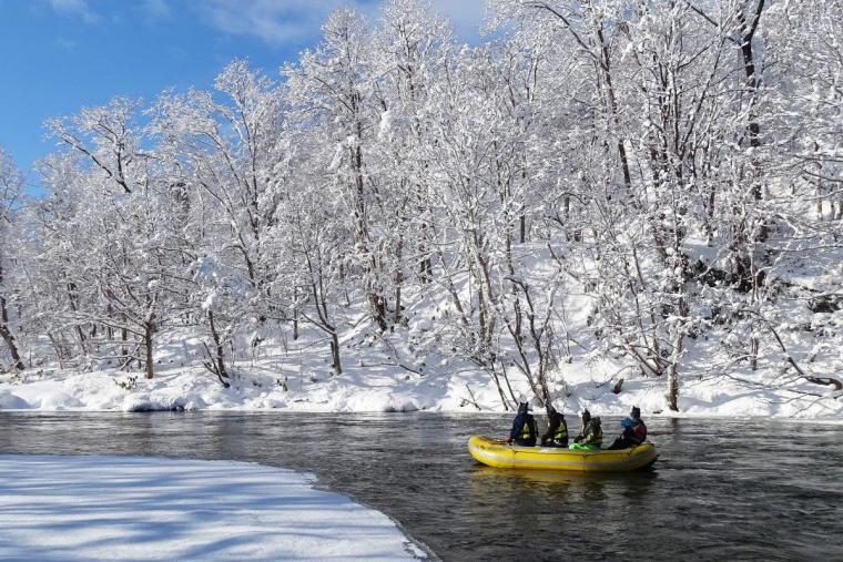 雪景色ニセコ清流下り