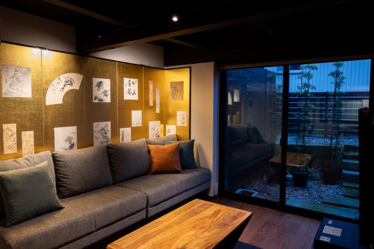 日本の歴史を感じさせる客室棟の内観