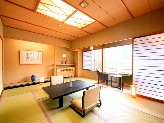 最大5名まで宿泊できる2間続きの特別和室